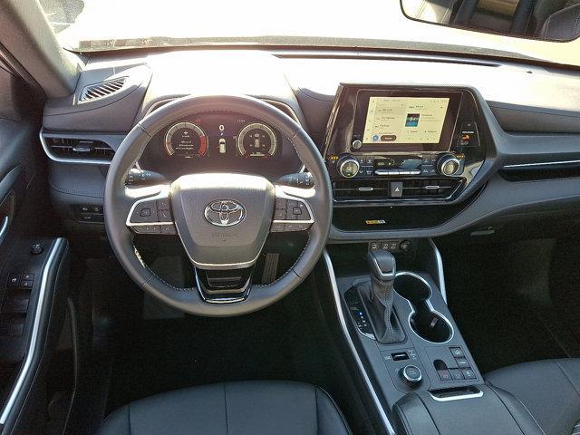 used 2025 Toyota Highlander car, priced at $45,555