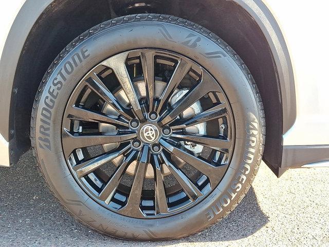 used 2025 Toyota Highlander car, priced at $45,555