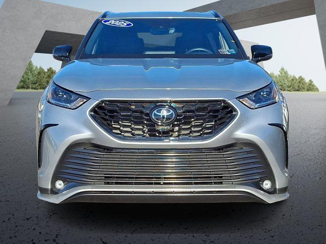 used 2025 Toyota Highlander car, priced at $45,555