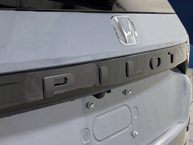 new 2025 Honda Pilot car, priced at $42,350