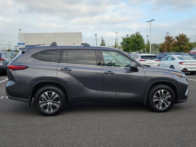 used 2022 Toyota Highlander car, priced at $36,895