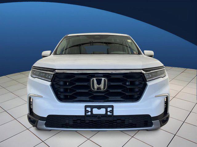 new 2025 Honda Pilot car, priced at $45,200