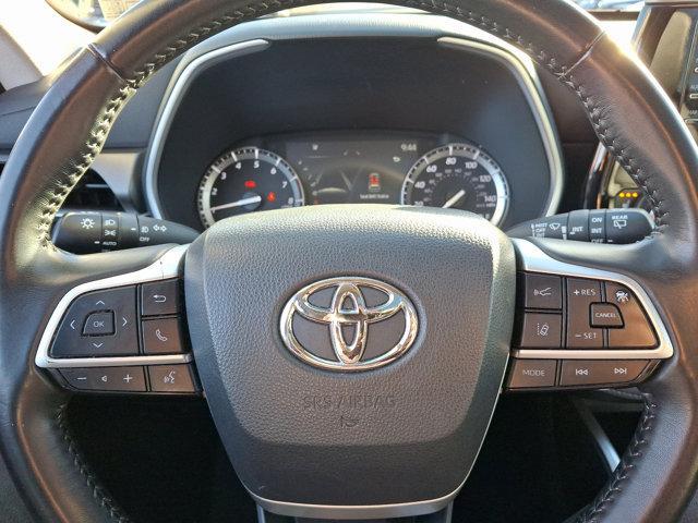 used 2022 Toyota Highlander car, priced at $35,945