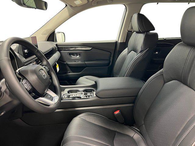 new 2025 Honda Pilot car, priced at $51,154