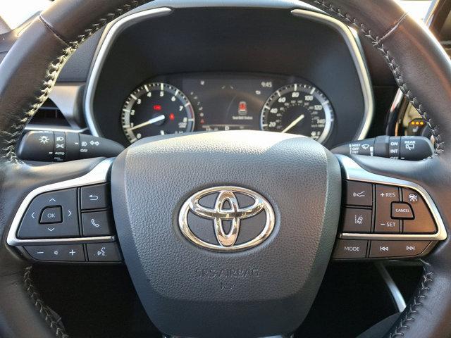 used 2021 Toyota Highlander car, priced at $32,888