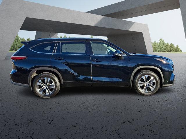 used 2021 Toyota Highlander car, priced at $32,888