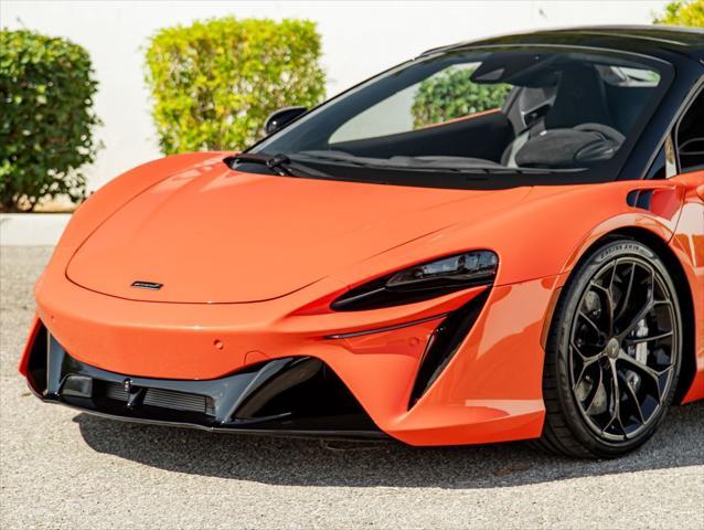 new 2025 McLaren Artura car, priced at $345,118