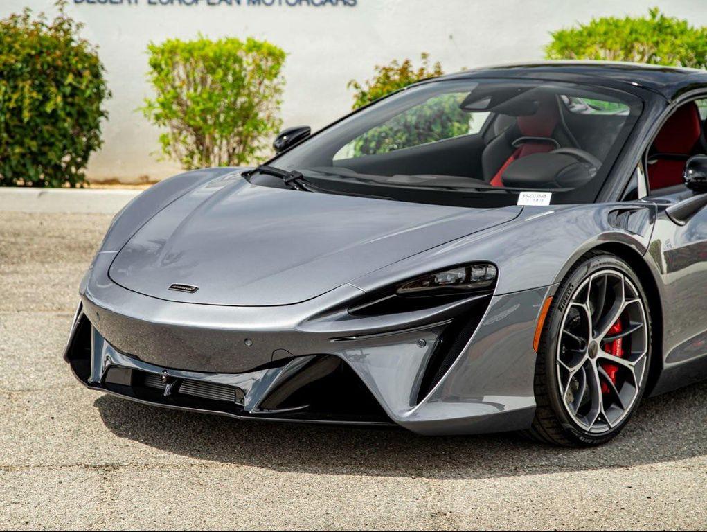 new 2025 McLaren Artura car, priced at $322,508