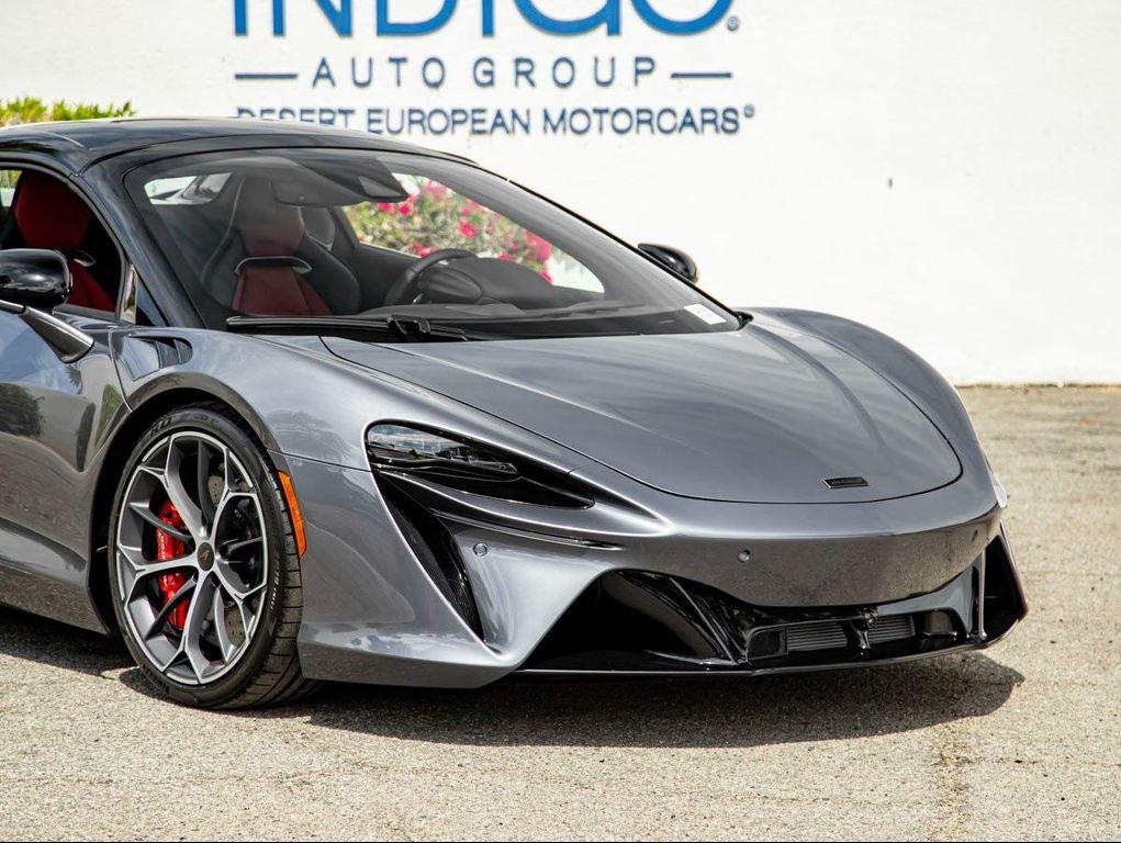 new 2025 McLaren Artura car, priced at $322,508