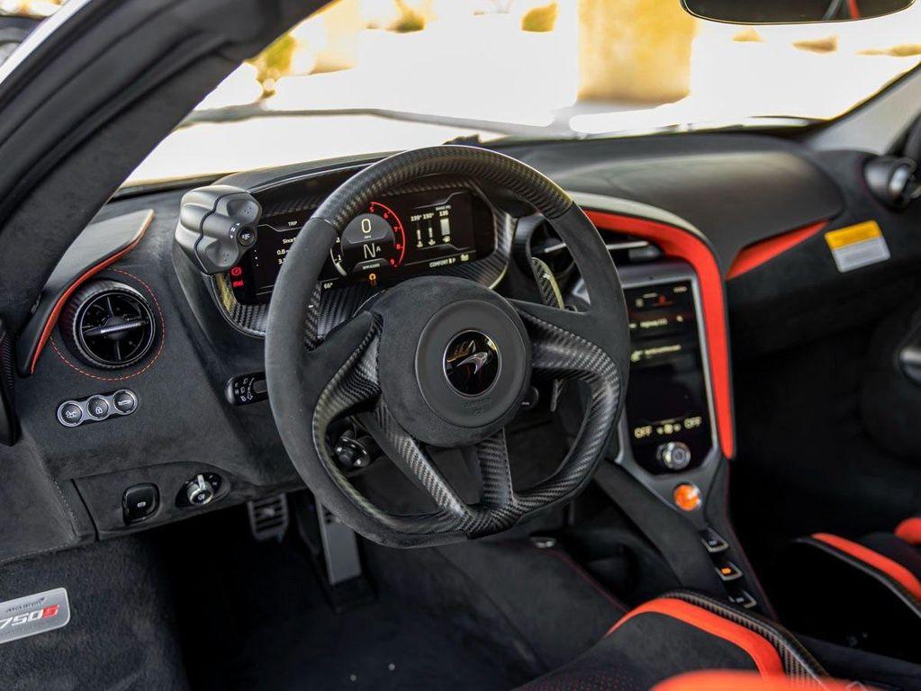 new 2025 McLaren 750S car, priced at $471,000