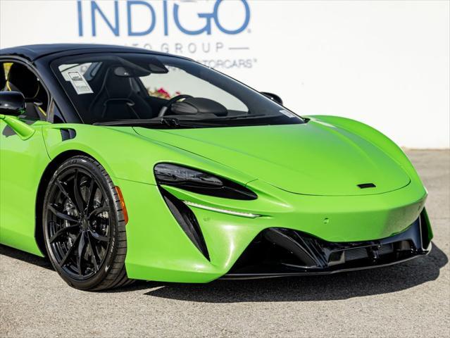 new 2025 McLaren Artura car, priced at $330,208