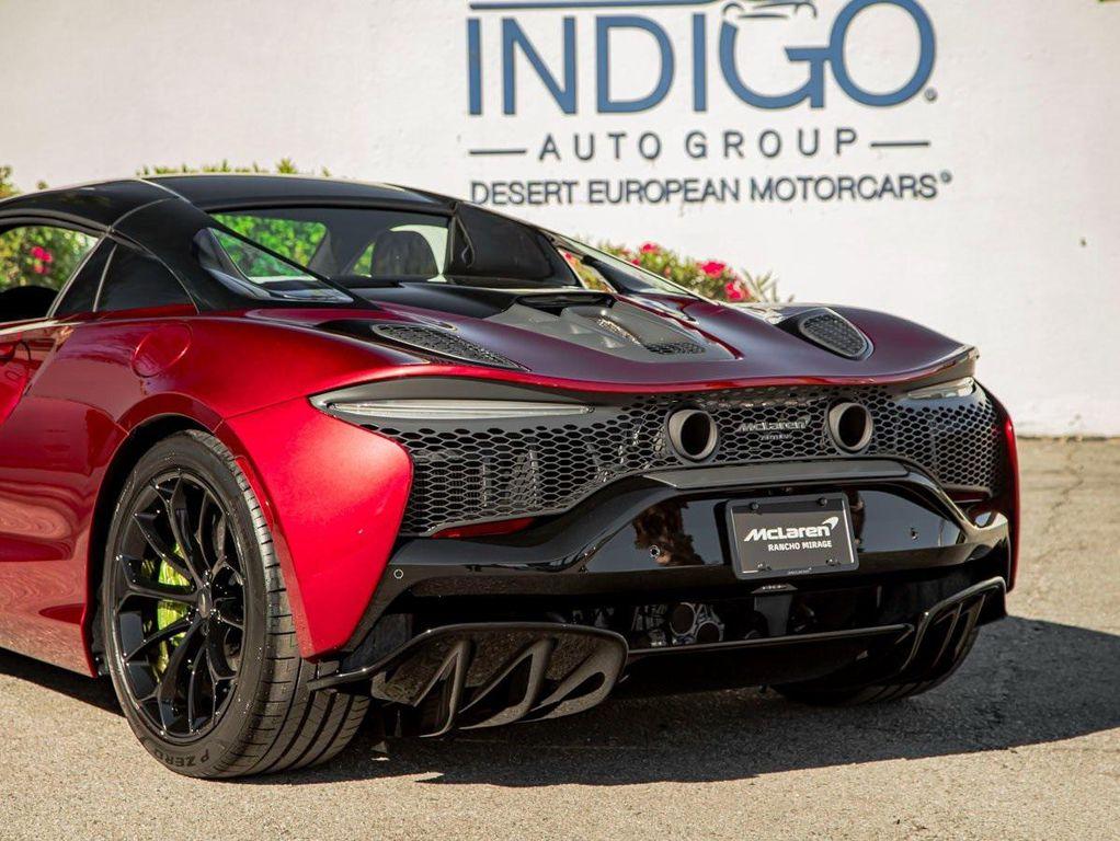 new 2025 McLaren Artura car, priced at $342,808