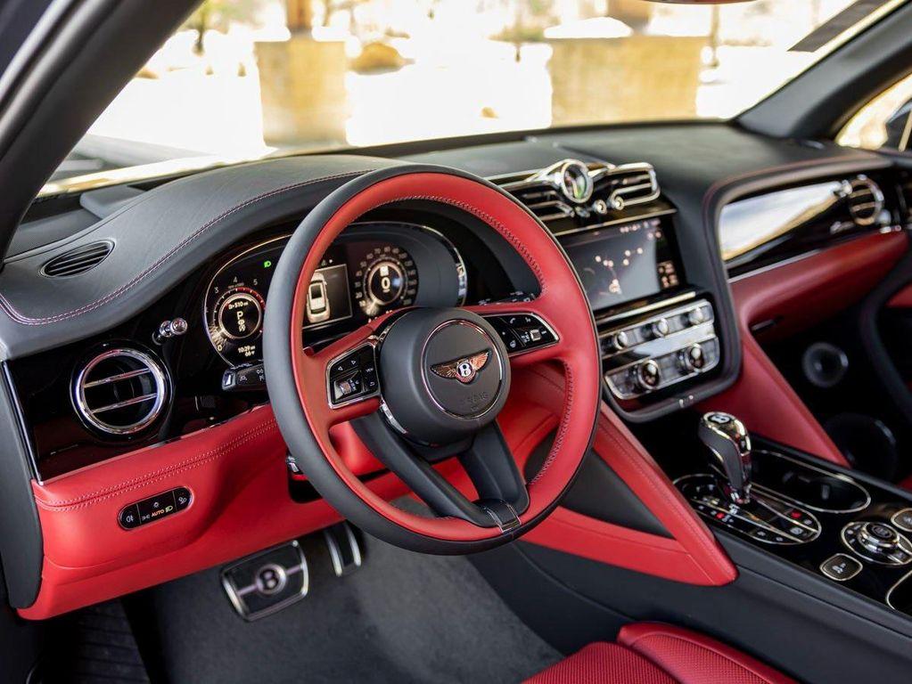 new 2025 Bentley Bentayga car, priced at $287,435