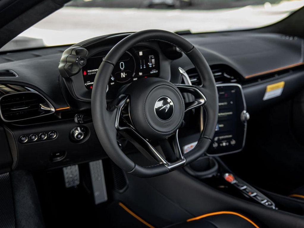 used 2025 McLaren Artura car