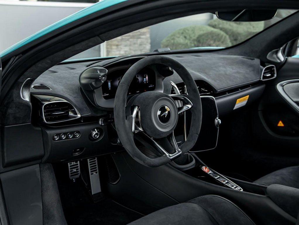 new 2025 McLaren Artura car, priced at $314,068