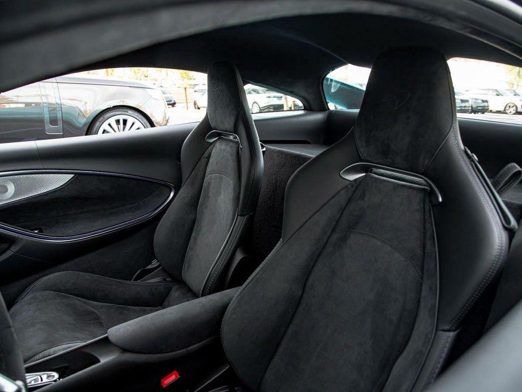 new 2025 McLaren Artura car, priced at $314,068