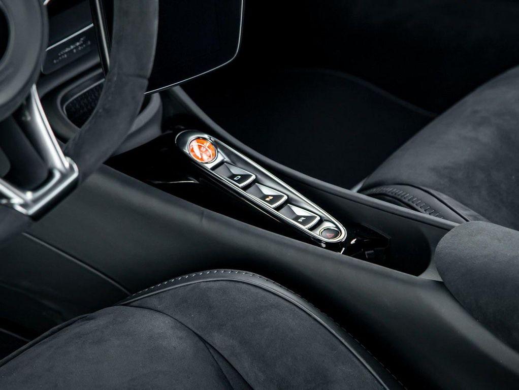 new 2025 McLaren Artura car, priced at $314,068