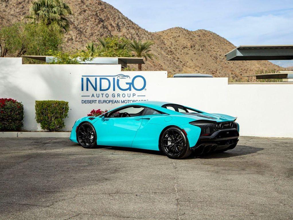 new 2025 McLaren Artura car, priced at $314,068