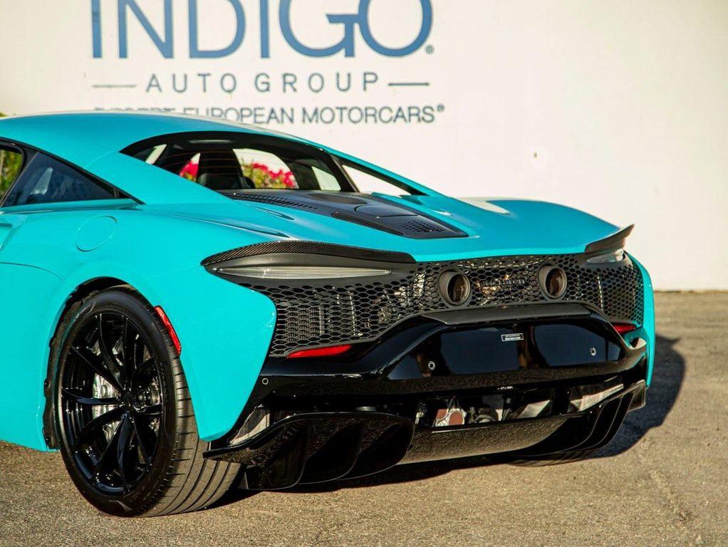 new 2025 McLaren Artura car, priced at $314,068