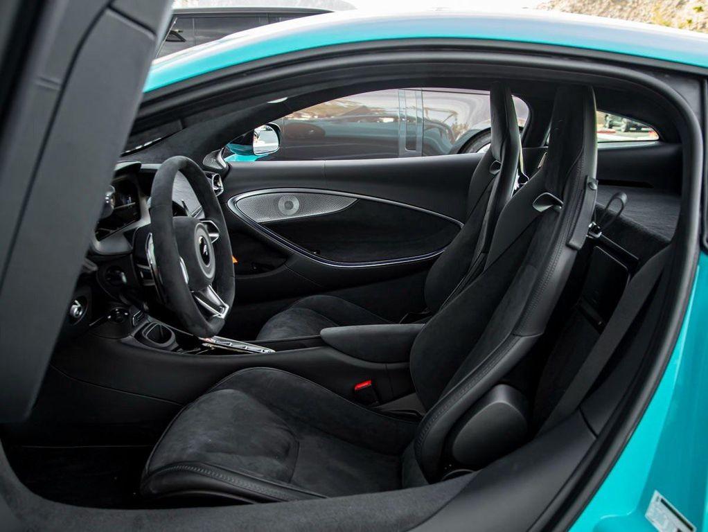 new 2025 McLaren Artura car, priced at $314,068