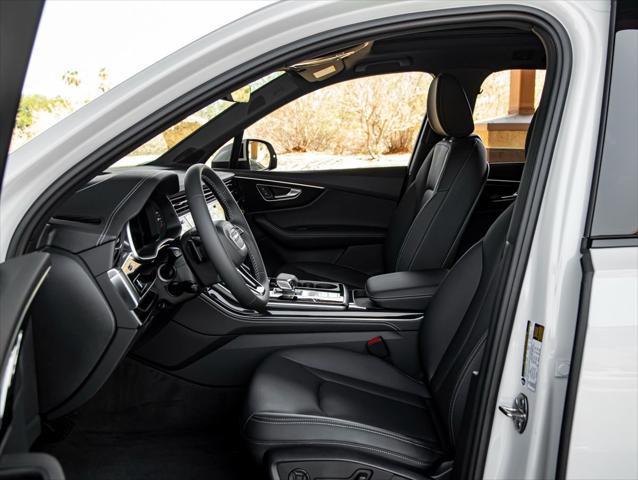 new 2025 Audi Q7 car, priced at $78,570