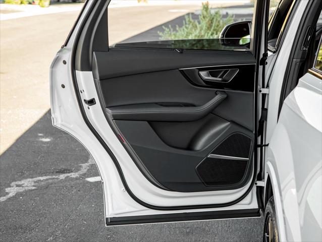 new 2025 Audi Q7 car, priced at $78,570