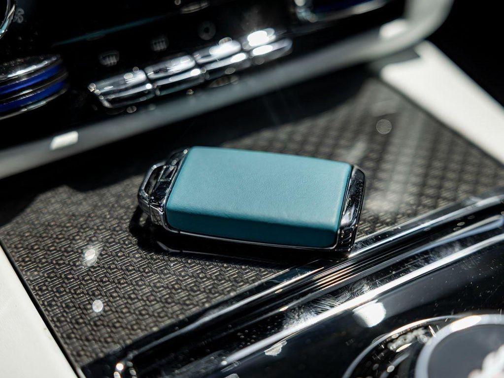 new 2025 Rolls-Royce Spectre car, priced at $568,975
