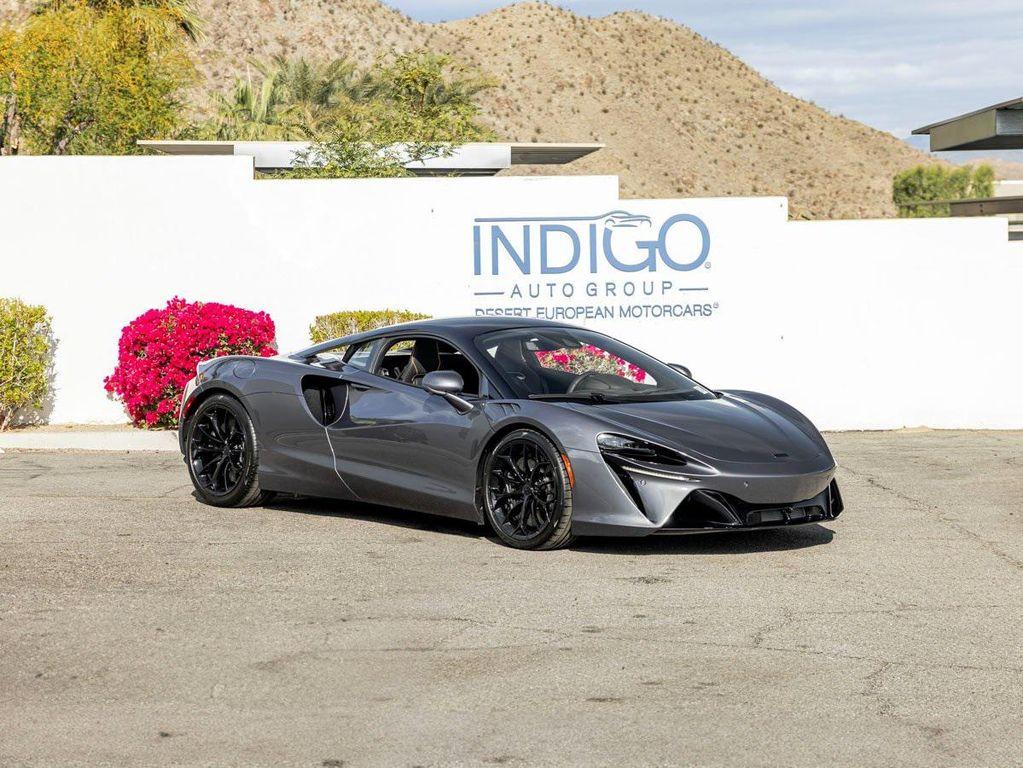 new 2025 McLaren Artura car, priced at $297,408
