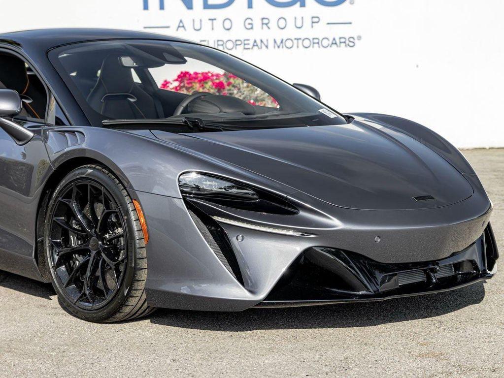 new 2025 McLaren Artura car, priced at $297,408