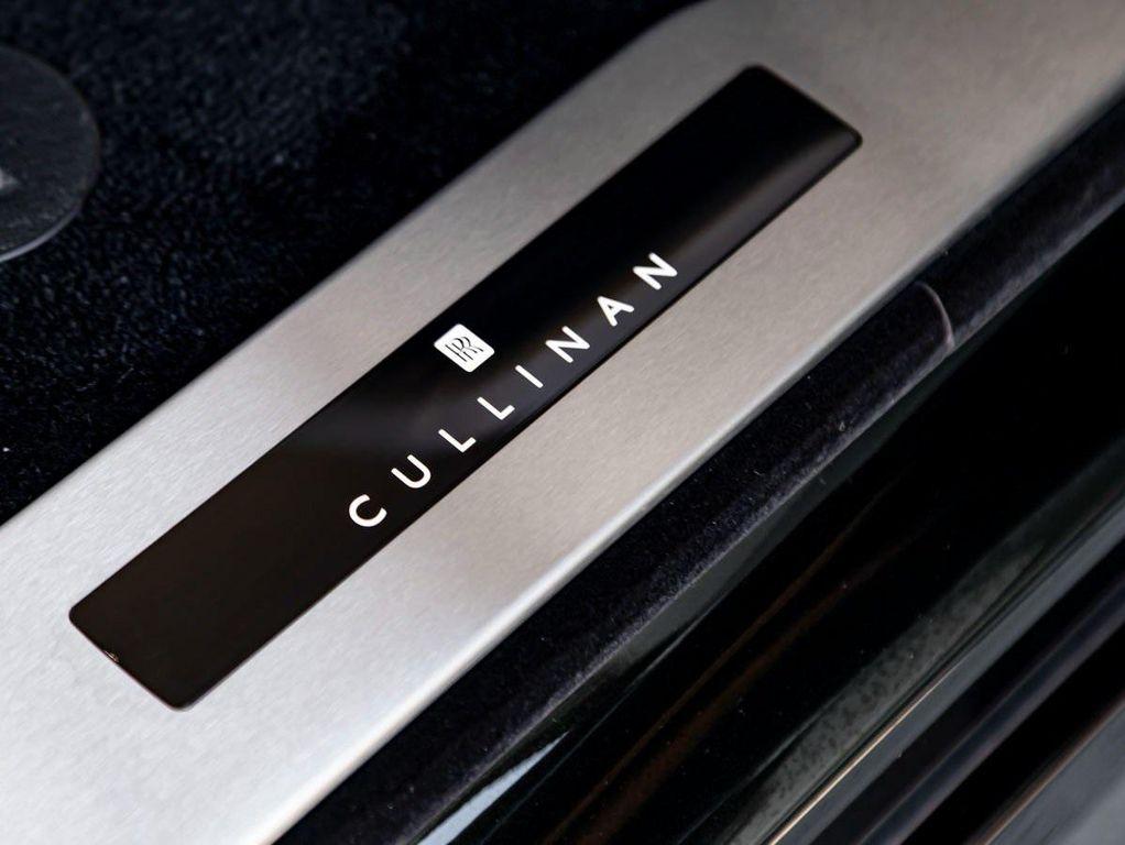 new 2025 Rolls-Royce Cullinan car, priced at $474,150