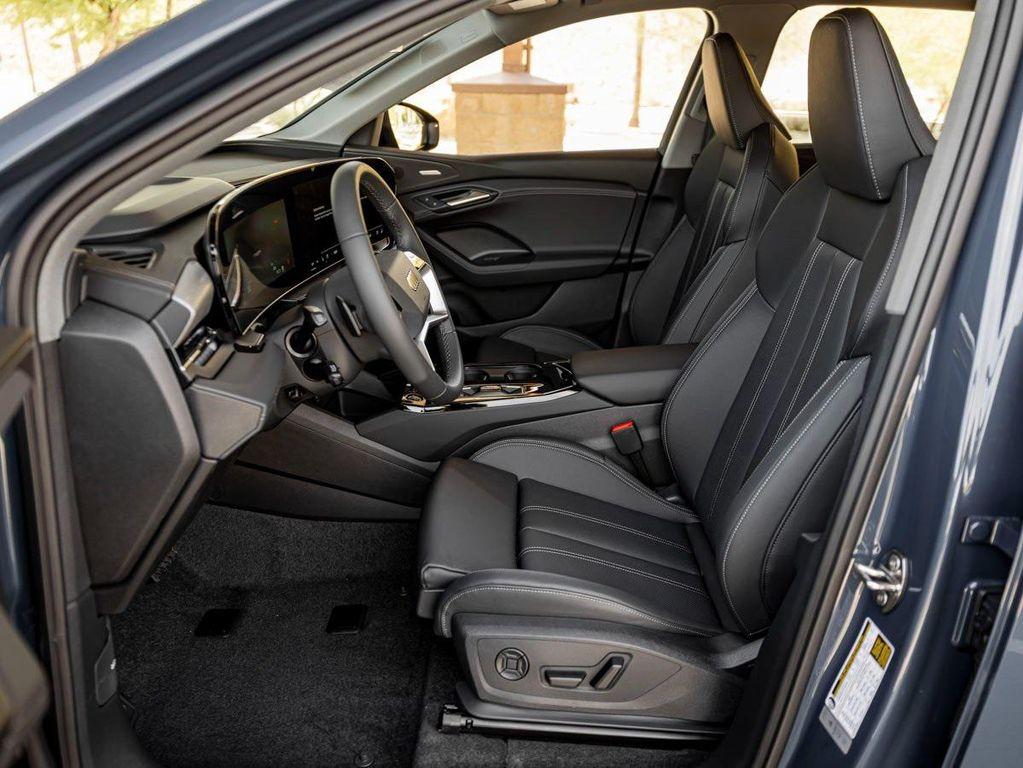 new 2025 Audi Q6 e-tron car, priced at $73,420