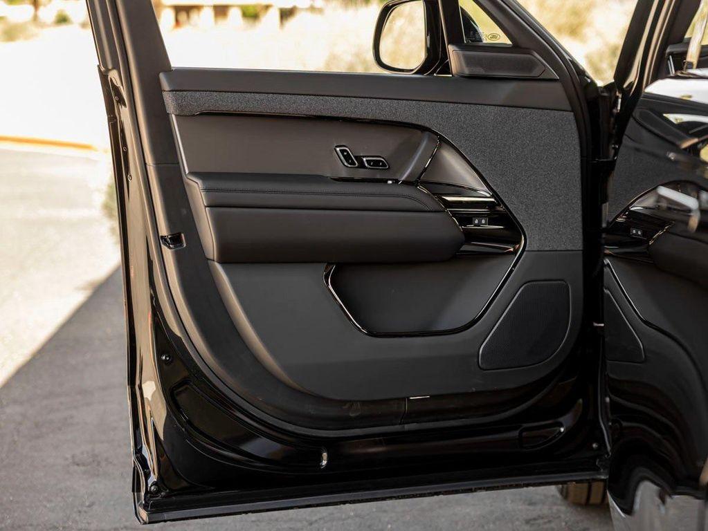 new 2025 Land Rover Range Rover Sport car, priced at $118,915