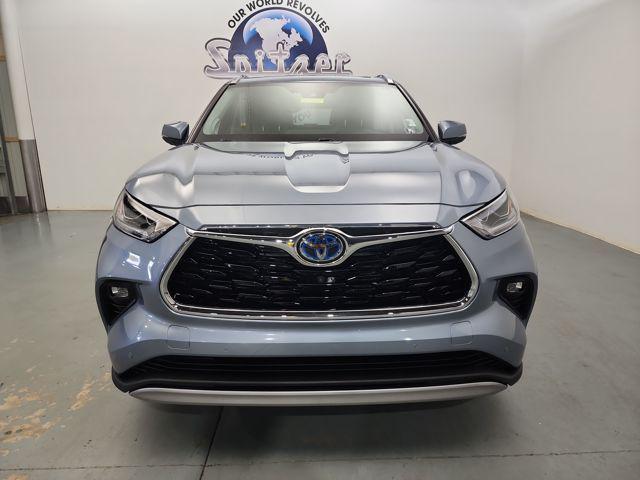used 2021 Toyota Highlander Hybrid car, priced at $40,190