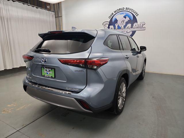 used 2021 Toyota Highlander Hybrid car, priced at $40,190