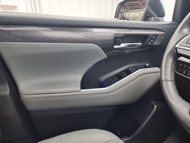 used 2021 Toyota Highlander Hybrid car, priced at $40,190