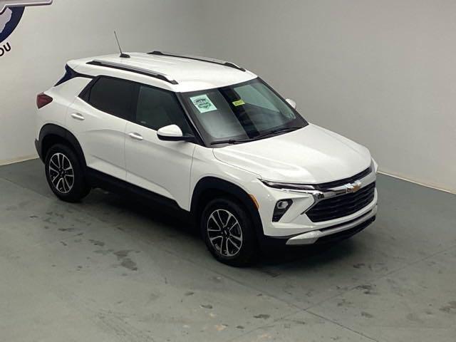 new 2025 Chevrolet TrailBlazer car, priced at $28,615