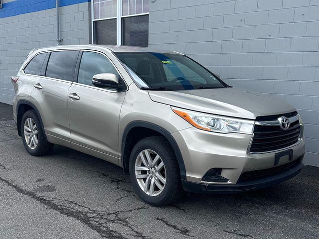 used 2014 Toyota Highlander car, priced at $13,490