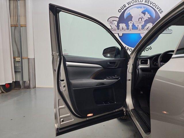 used 2014 Toyota Highlander car, priced at $13,490
