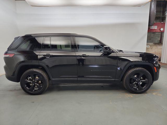 used 2022 Jeep Grand Cherokee car, priced at $30,990