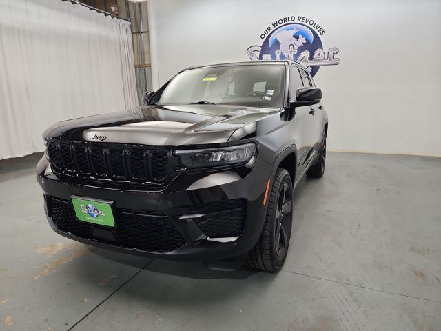 used 2022 Jeep Grand Cherokee car, priced at $30,990