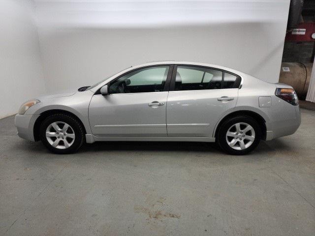 used 2009 Nissan Altima car, priced at $5,490