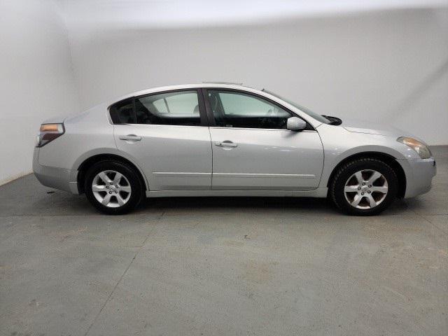 used 2009 Nissan Altima car, priced at $5,490