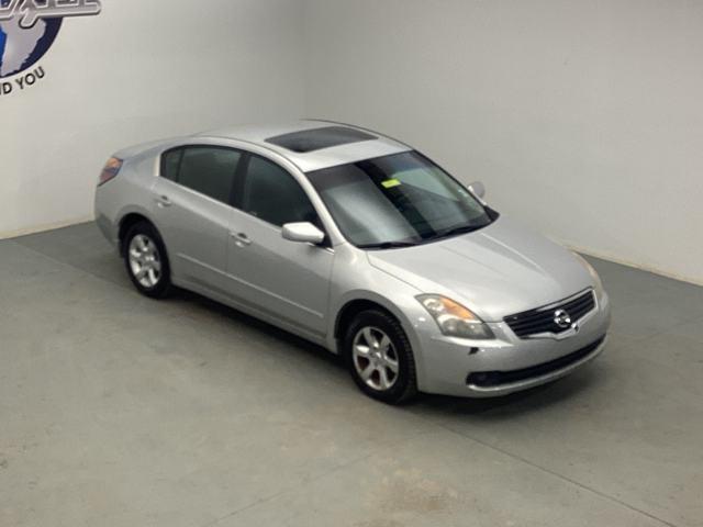 used 2009 Nissan Altima car, priced at $5,490