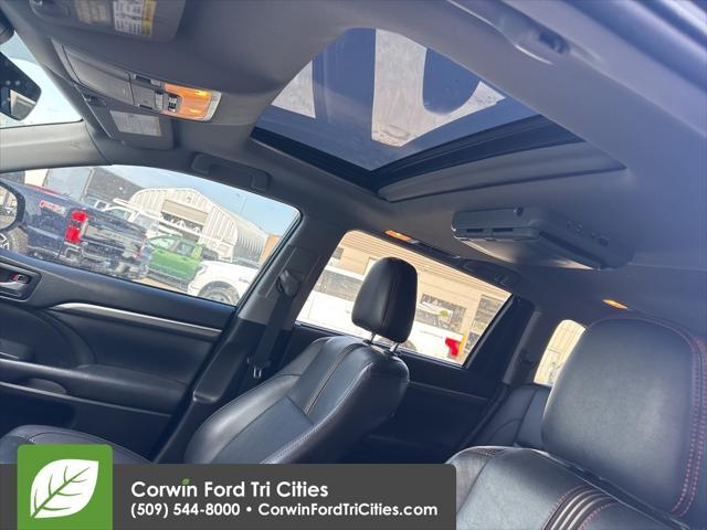 used 2019 Toyota Highlander car, priced at $27,989