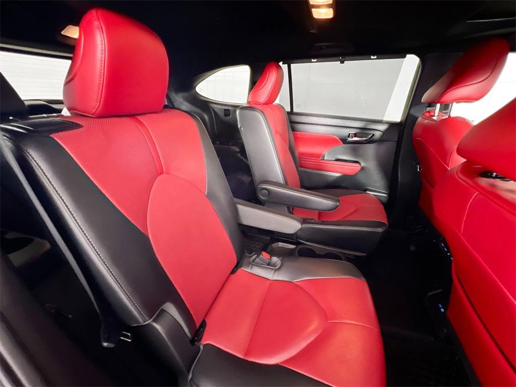 used 2022 Toyota Highlander car, priced at $38,700