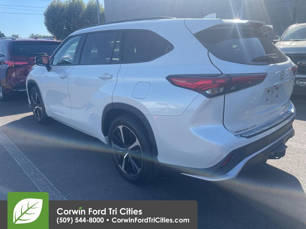used 2022 Toyota Highlander car, priced at $39,400