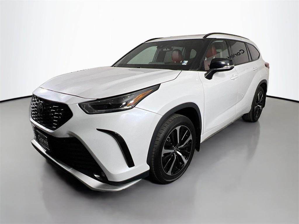 used 2022 Toyota Highlander car, priced at $38,700