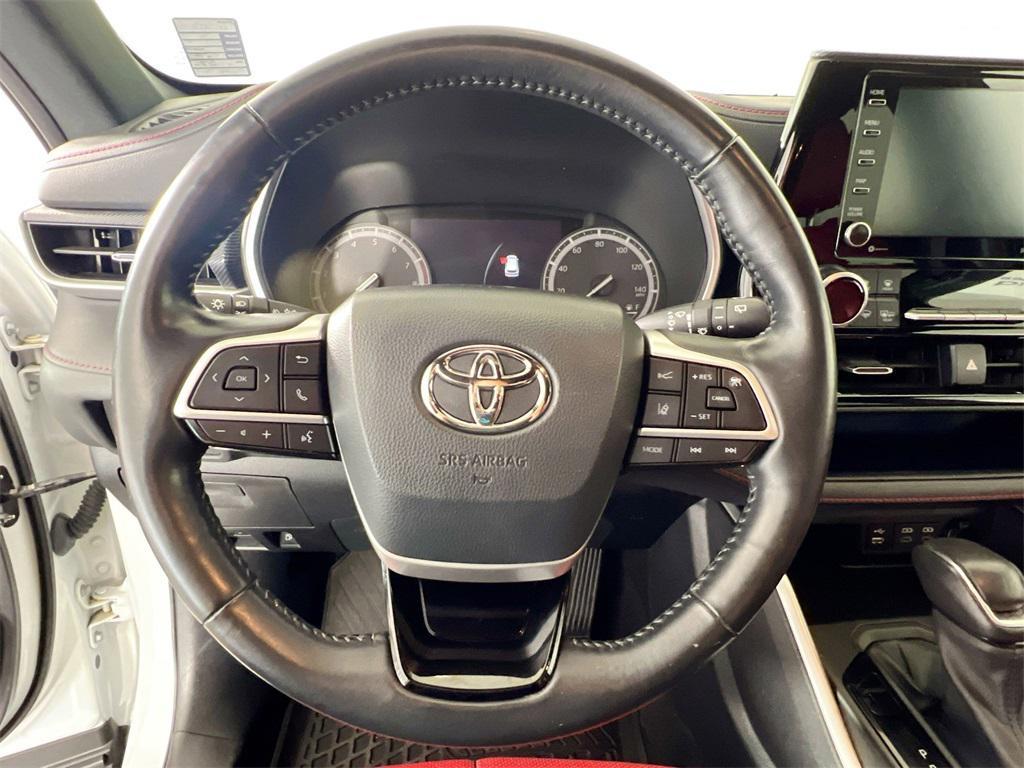 used 2022 Toyota Highlander car, priced at $38,700