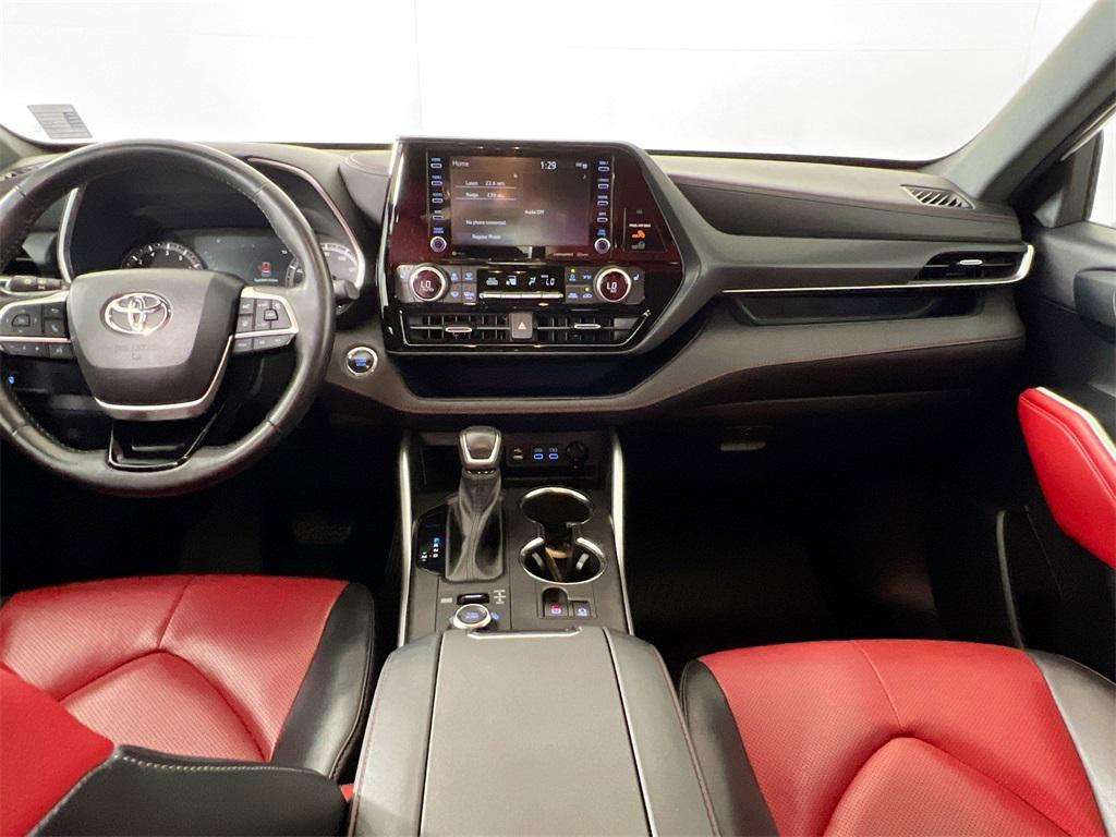 used 2022 Toyota Highlander car, priced at $38,700