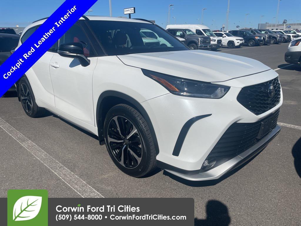 used 2022 Toyota Highlander car, priced at $39,400